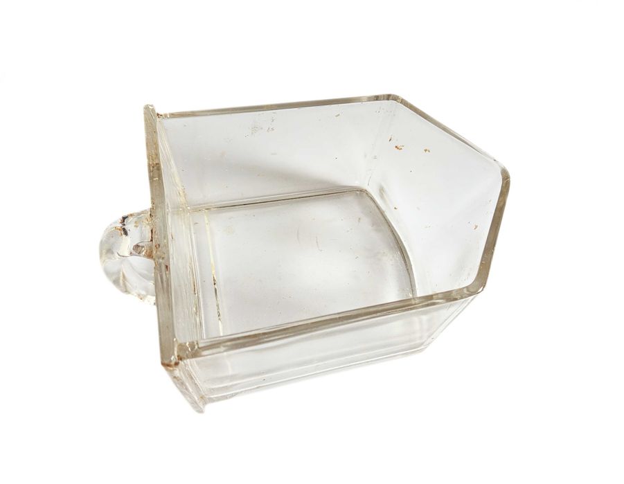 Старинни стъклени съдове