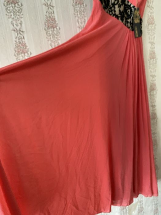 Платья вечерние