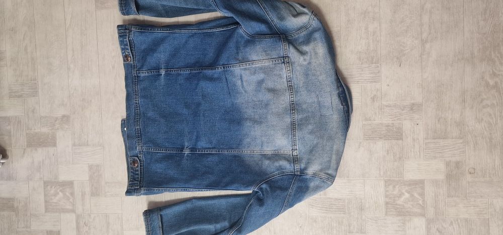 Продам джинсовую куртку