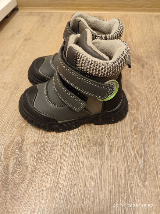 Продам детскую обувь