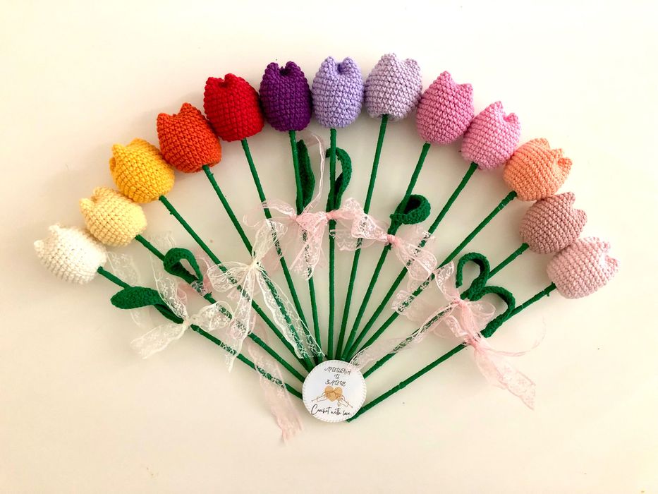 Плетени цветя - лалета ,лавандули, рози, кала и слънчогледи