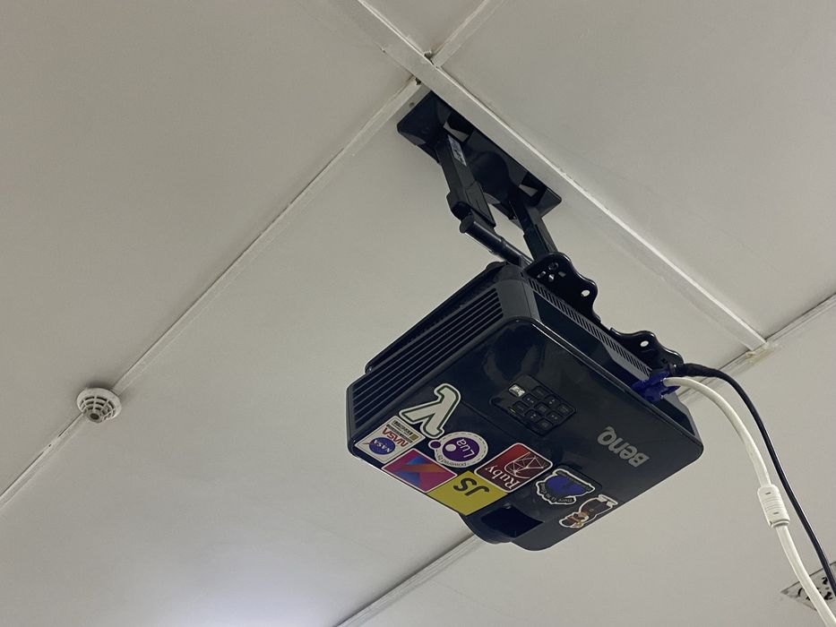 BenQ proyektor sotiladi