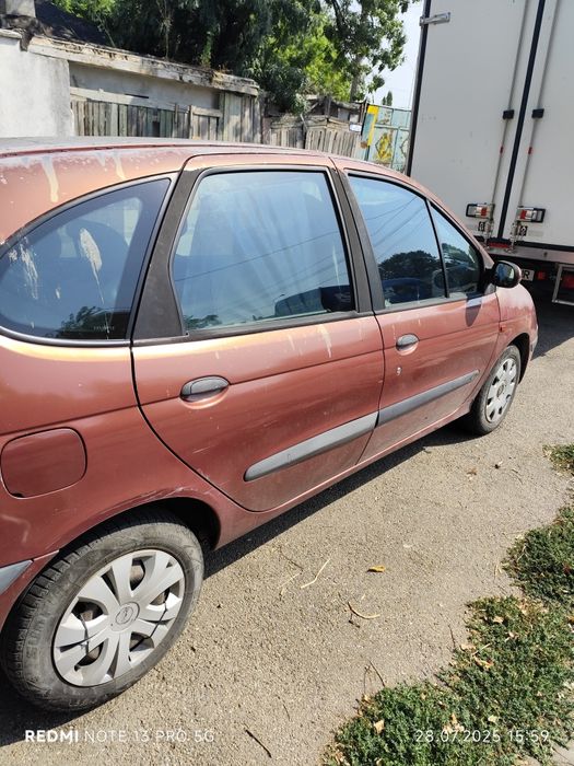 Vând Renault Scenic.