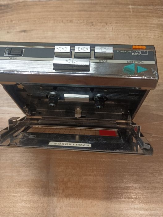 Aiwa HS-T06 am/fm stereo radio cassette player