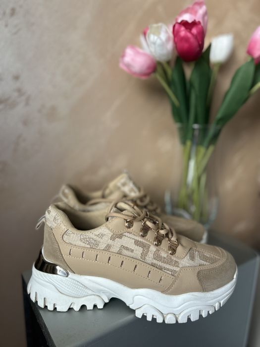 Дамски сникърси, номер 37