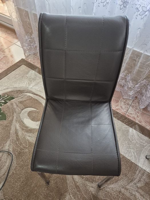 Vand masă și 6 scaune de sticlă în stare foarte bună