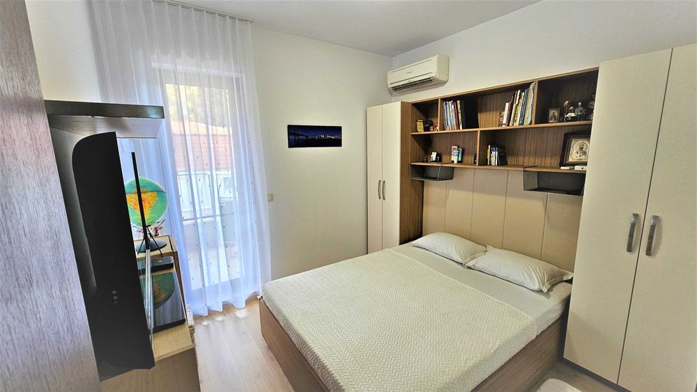 Многостаен апартамент с две паркоместа първа линия море Кабакум, Варна