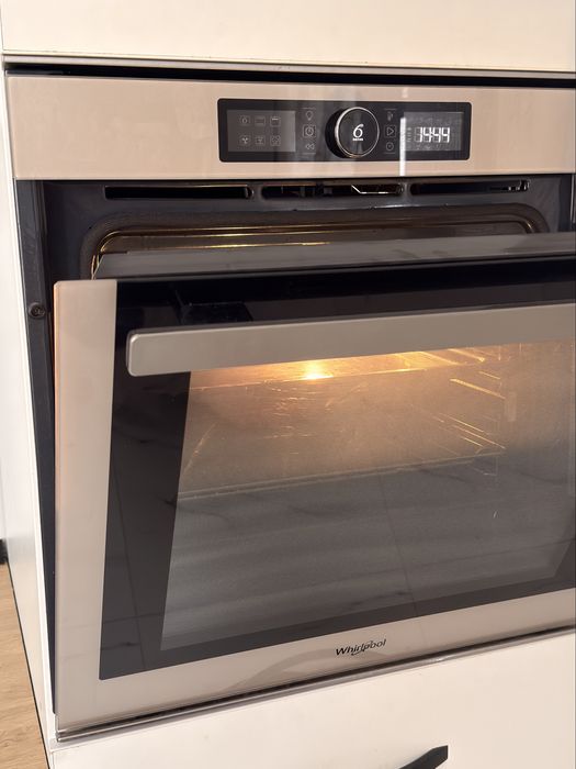 Bucatarie utilata (cuptor, hota, plita, masina spalat vase, chiuveta)