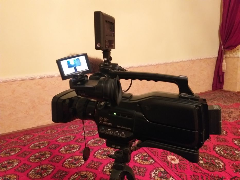 Sony HD1500 zòr xolatda baxosi.2milyòn