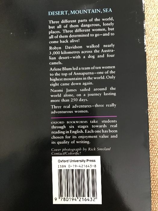 Английски речник и 2 книги