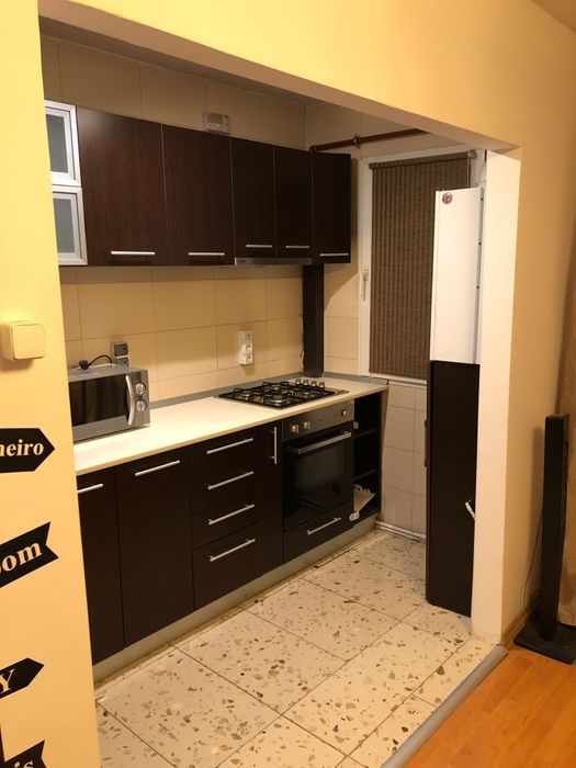 Închiriez apartament 4 camere