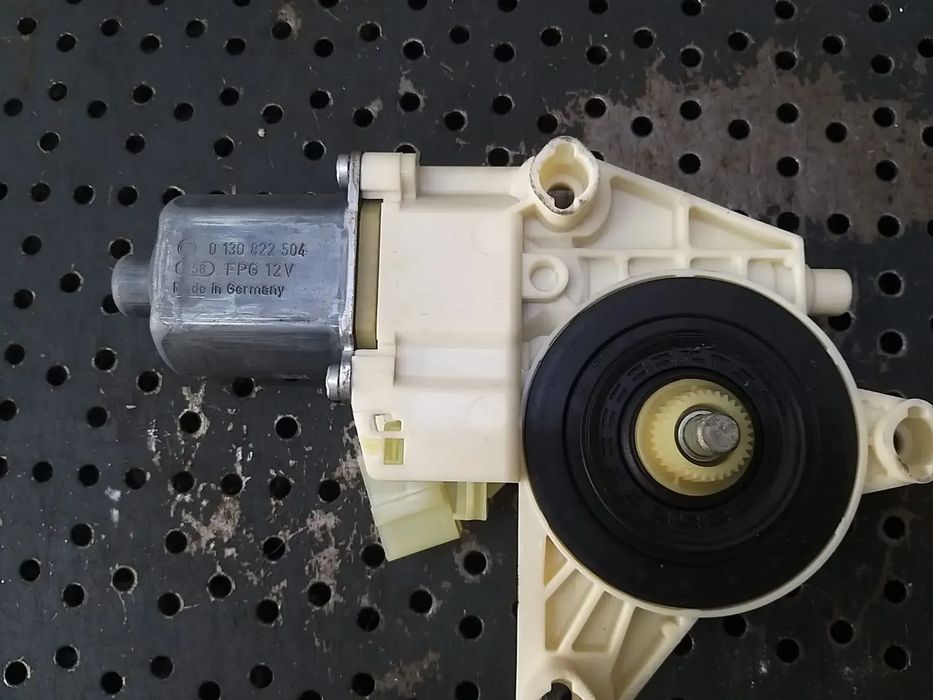 Motoras macara dreapta spate mercedes e class w212 0130822504 a2048200642