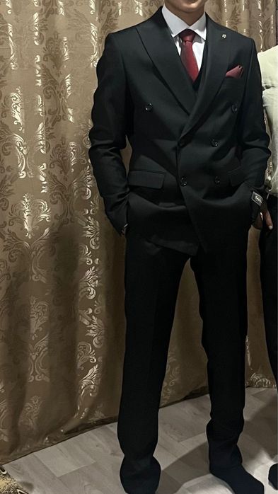 Продам костюм новый