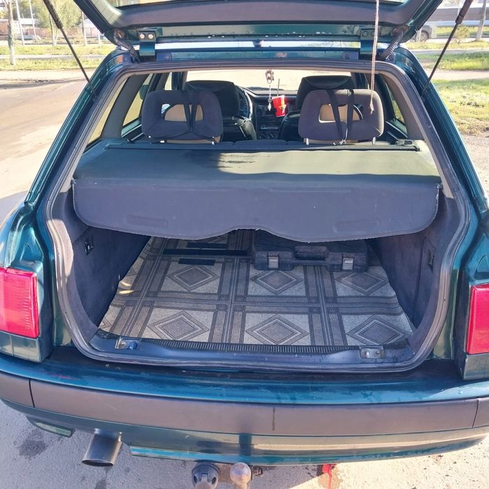 Машина , Ауди 80 В4 , 1995года