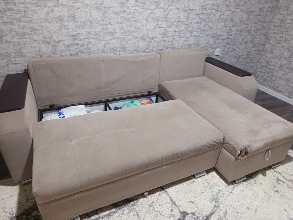 Угловой диван в зал