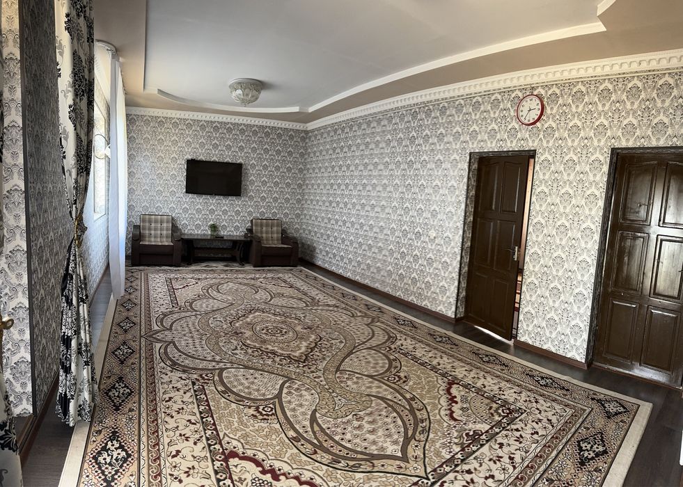 Кибрай уй сотилади