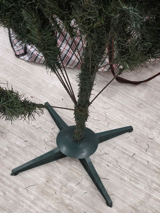 Продам Елку искуственную