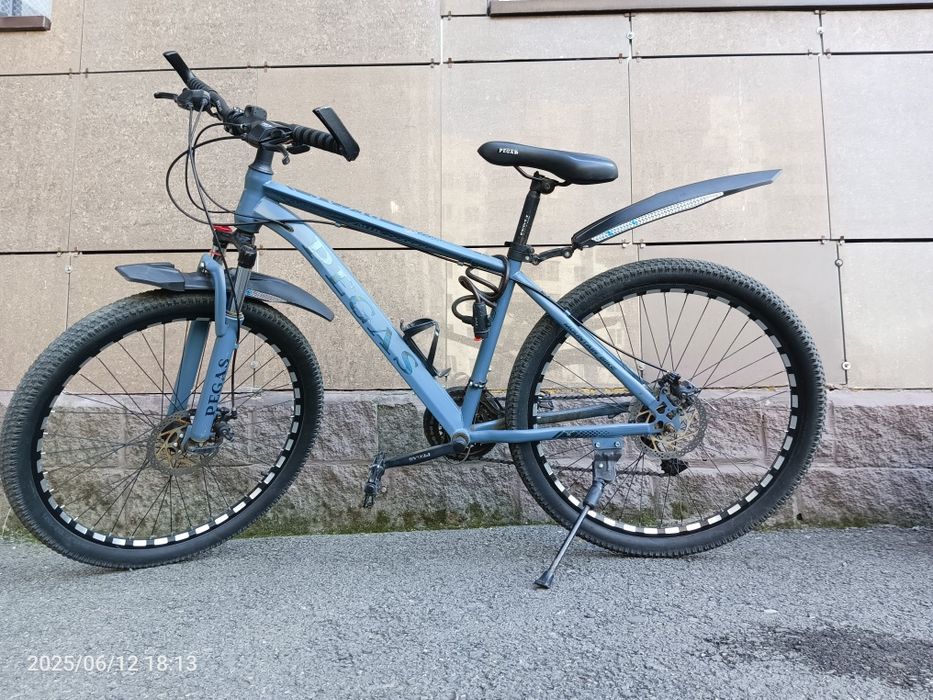 Продам велосипед в подарок инструменты