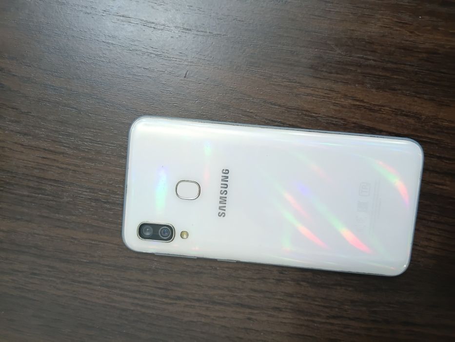 Продам Самсунг а40
