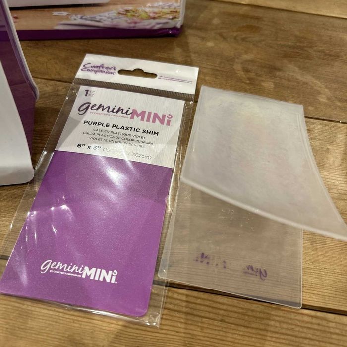 Машина за изрязване щамповане и релеф Gemini Mini