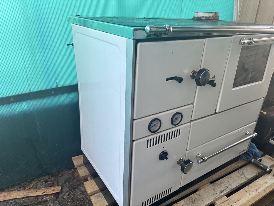 Сръбска печка на дърва 27 kw много добро състояние