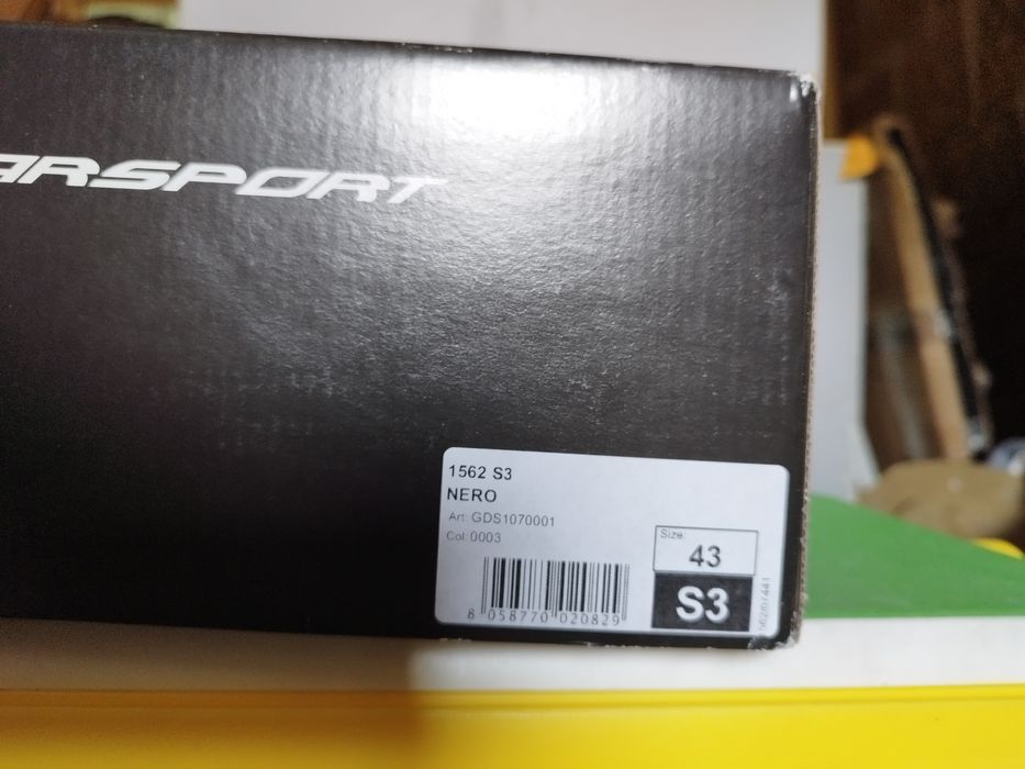 Vând încălțăminte de lucru bărbați,cu bot intarit