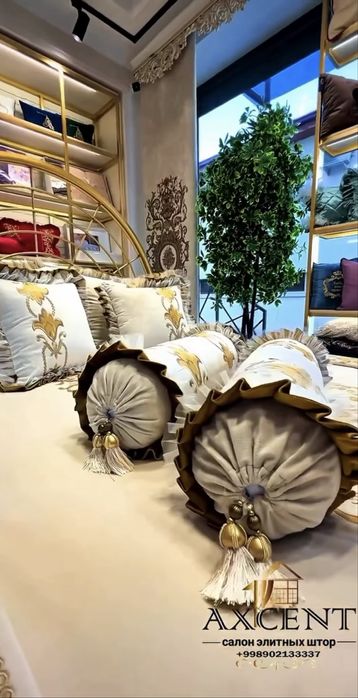 Элитный комплект постельного белья с покрывалом и подушками