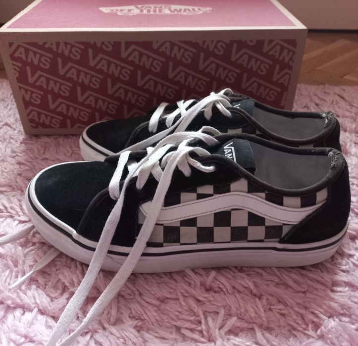 Vans обувки (черно и бяло)
