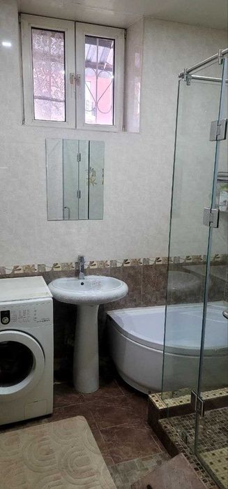 Продаётся, своя 3/5/5, 103м² на Садык-Азимова. Есть лифт.