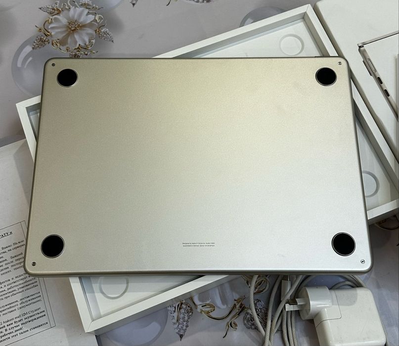 Macbook Air 13 M2, 8/256Gb 2024