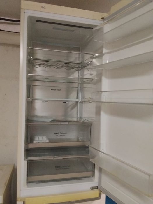 Продам холодильник и морозильную камеру.