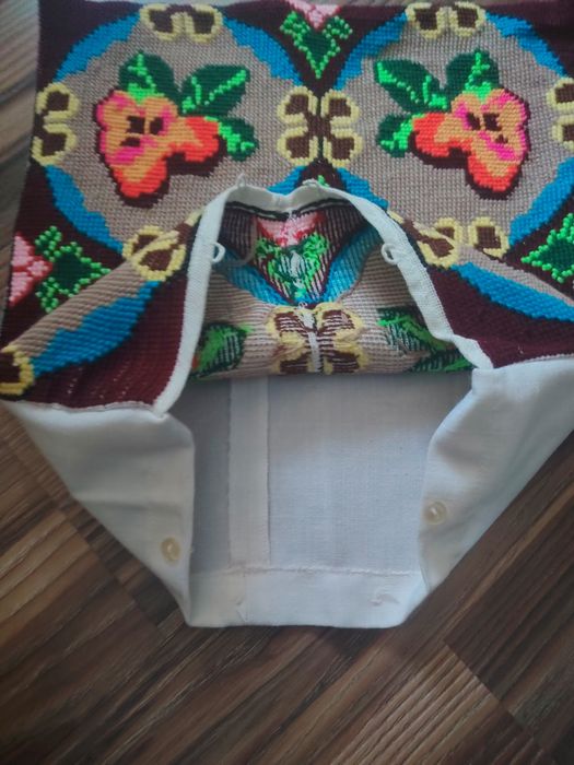 Față de pernă lucrată manual