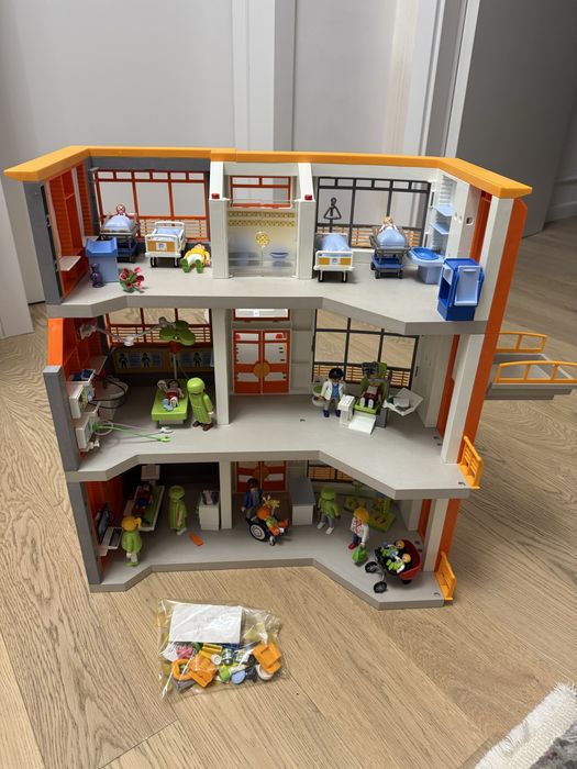 Spital Playmobil cu ambulanta si elicopter