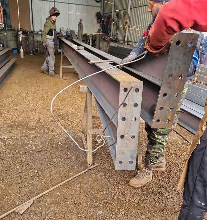 Preț Structura metalica cu tot cu panouri 
10 lungime 
8 lățime 
3 ina