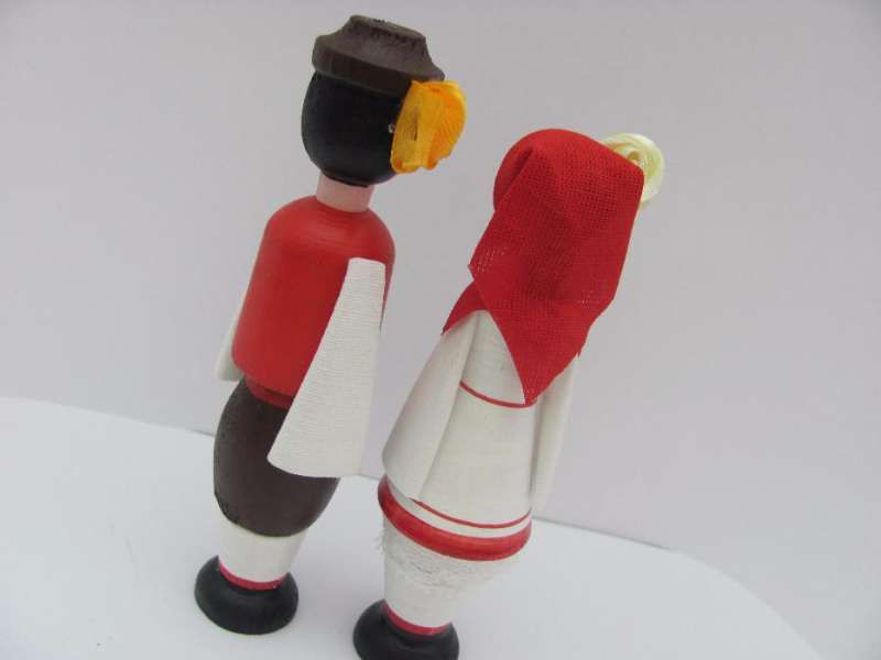 Традиционни кукли сувенири от дърво ,,Кукла -мускал" с розова есенция