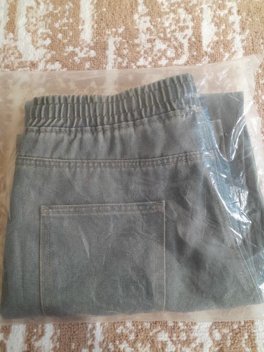 Продам джинсы новые в упаковке