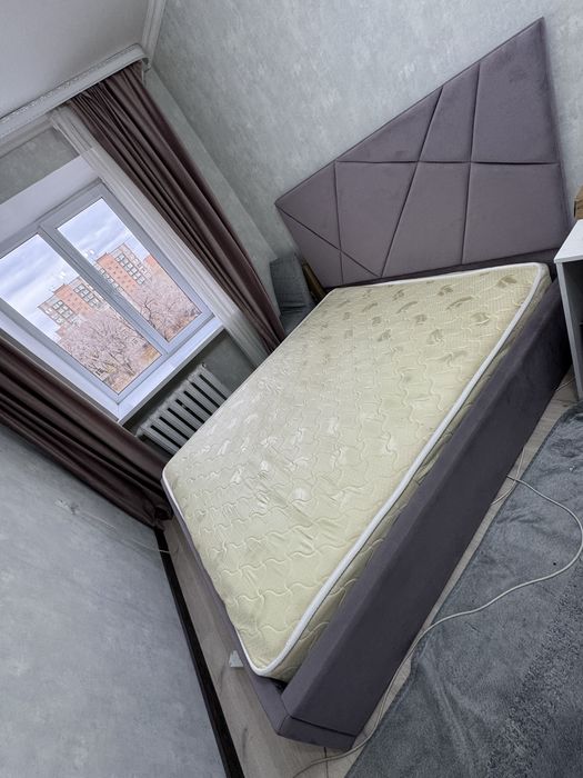 Продам кровать с матрацом