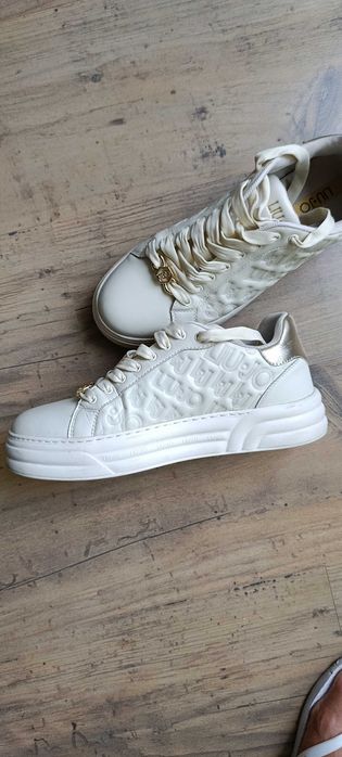 Adidas, Liu Jo и лоуфъри ест. кожа