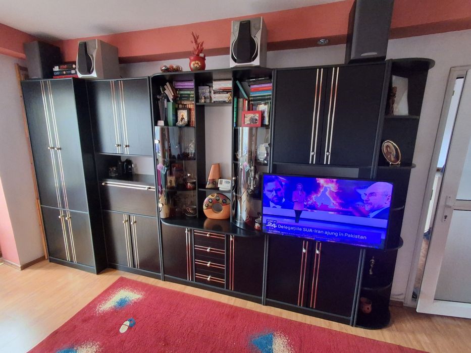 Mobila de bucatarie și bibliotecă