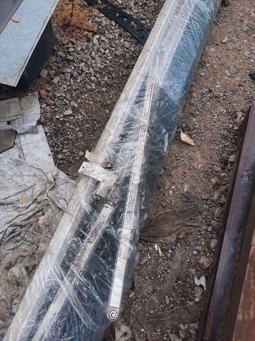 Тента за тераса размери 5 и 50 на 3 метра тъмно зелена с лого на Загорка