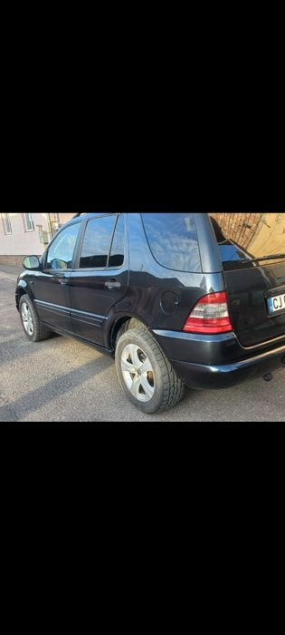 Vând Mercedes ML cutie Manuală