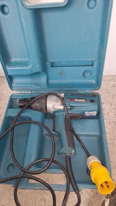 ударный гайковерт Makita TW0350.