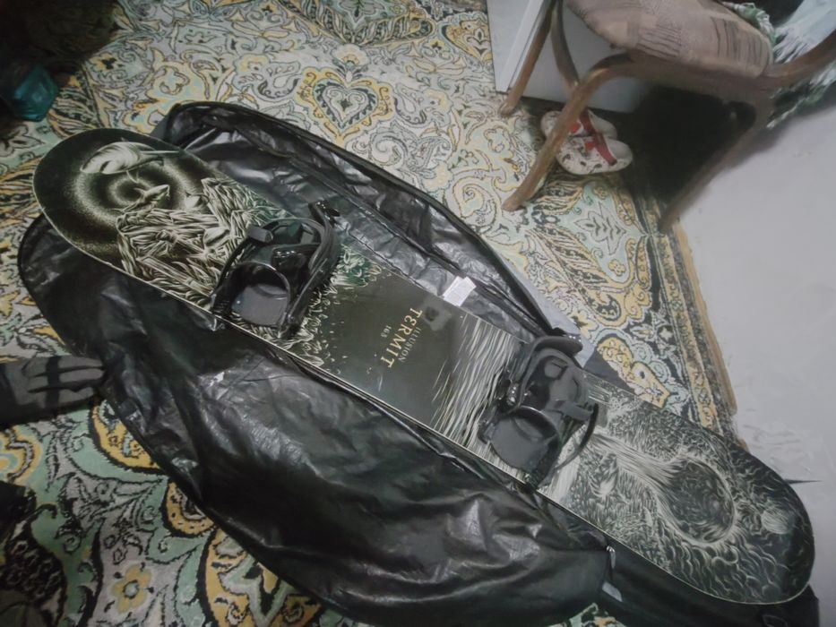 Продам сноуборд плюс ботинки 43-44