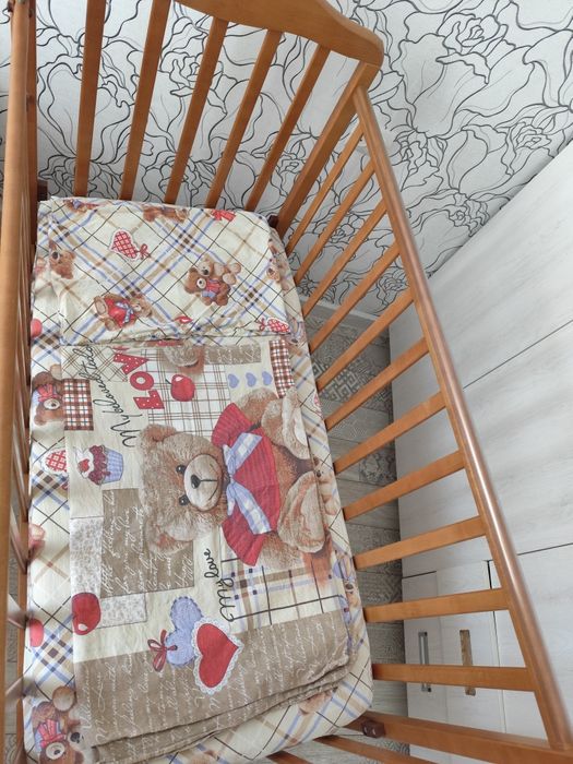 Детская кроватка-маятник