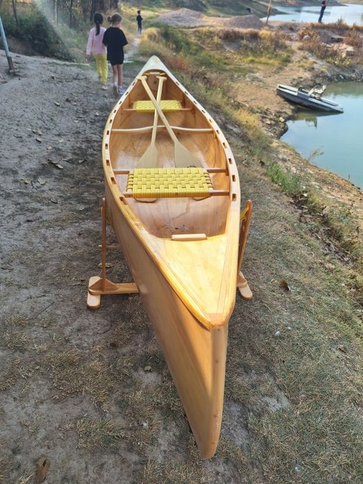 Каноэ из дерева ручной работы