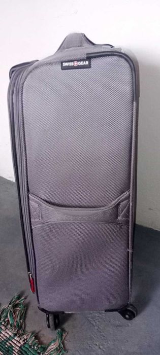 Лек Куфар Швейцарски 44/30/70 Предложете цена!