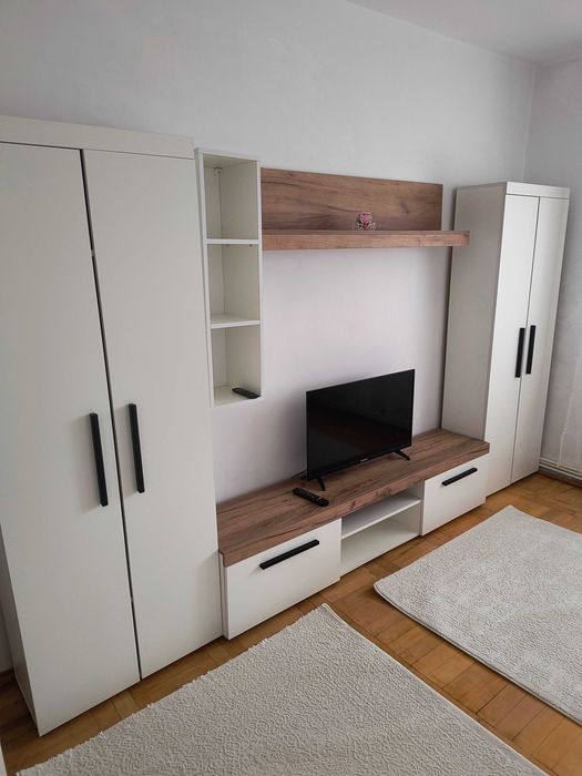 Proprietar închiriez la studente camere în apartament cu 3 camere in Pacurari