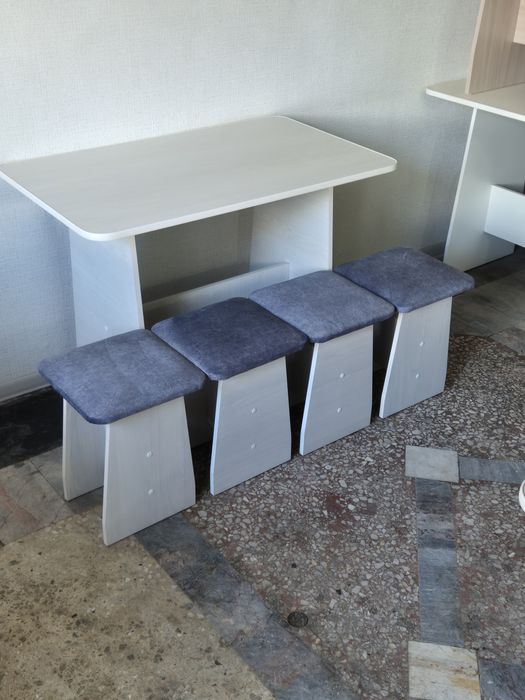 Стол с табуретками (4шт) РАСПРОДАЖА