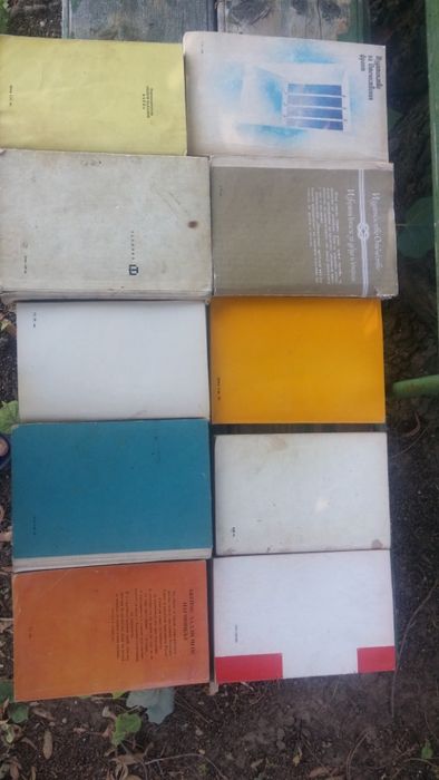 Книги от различни жанрове.