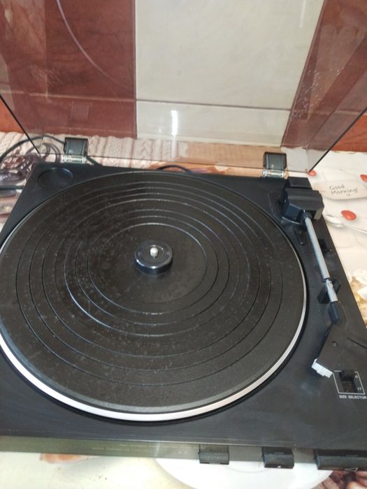 Vând pick-up Sony  PS-V702